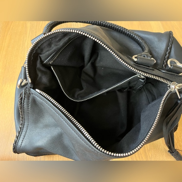 Givenchy Pandora Bag Large with tassel zipper. - Picture 3 of 4